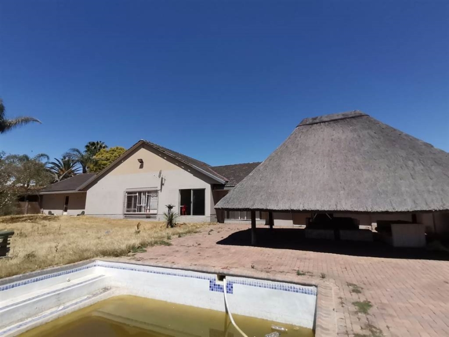6 Bedroom Property for Sale in Flamwood North West
